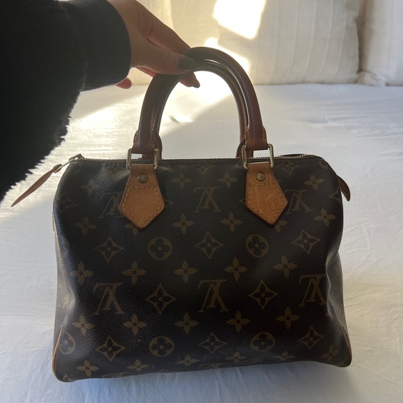 LOUIS VUITTON VINTAGE MONOGRAM SPEEDY 25 - Picture 8 of 17